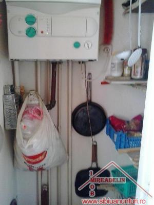 VAND APARTAMENT 2 camere decomandate,   Valea Aurie