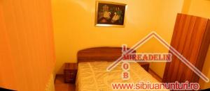 INCHIRIEZ APARTAMENT 3 camere,   zona MIHAI VITEAZU