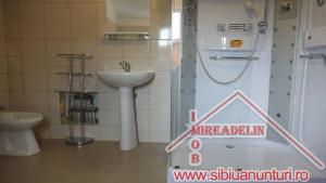 INCHIRIEZ MANSARDA,   3 CAMERE,   CENTRAL