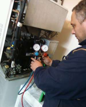 Reparatii-frigidere-aer-conditionat-vitrine-camere-frigorifice