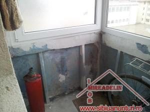 VAND APARTAMENT 4 CAMERE,   ZONA VALEA AURIE