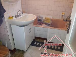 VAND APARTAMENT 4 CAMERE,   ZONA VALEA AURIE