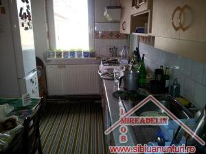 VAND APARTAMENT 4 CAMERE,   ZONA VALEA AURIE