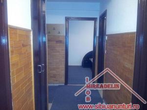 INCHIRIEZ APARTAMENT 2 CAMERE,   ZONA CEDONIA