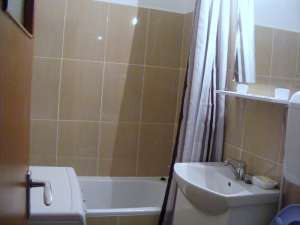 propiritar inchiriez ap 3 cam , decomandat 350 euro pret fix