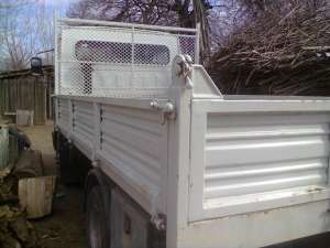 vand camion nissan basculabil