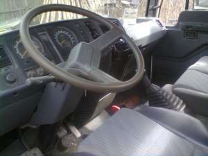 vand camion nissan basculabil