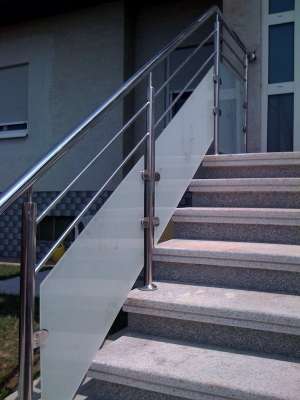 Construim balustrade de sticla
