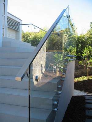 Construim balustrade de sticla