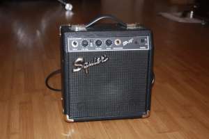 Chitara Squier Strat+Amplificator Squier Sp 10