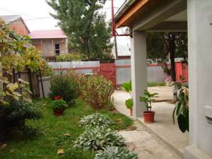 Andronache- vand casa si teren 300 mp