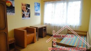 INCHIRIEM APARTAMENT 2 CAMERE,   ZONA M. VITEAZU