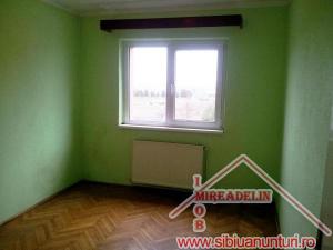 INCHIRIEZ APARTAMENT 3 CAMERE,   MARAMURESULUI