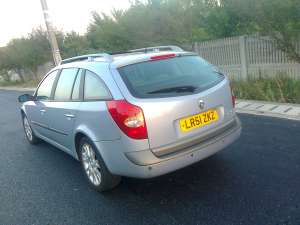 dezmembrez renault laguna 2