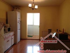 INCHIRIEZ APARTAMENT 2 CAMERE ,   STRAND