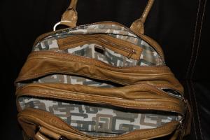 Vand geanta Guess !