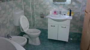 vand apartament nou str campului