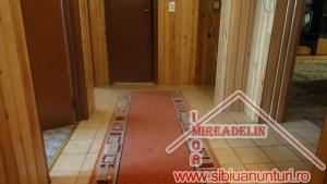 INCHIRIEZ APARTAMENT 4 CAMERE,   SEMAFORULUI