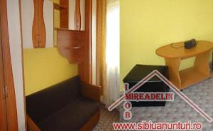 INCHIRIEZ APARTAMENT 4 CAMERE,   SEMAFORULUI