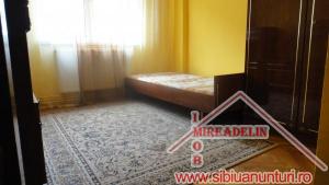 INCHIRIEZ APARTAMENT 4 CAMERE,   SEMAFORULUI