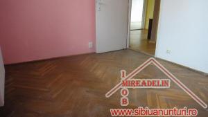INCHIRIEZ APARTAMENT 4 CAMERE,   VASILE AARON