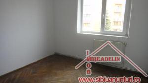 INCHIRIEZ APARTAMENT 4 CAMERE,   VASILE AARON