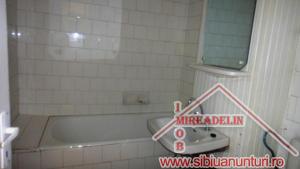 INCHIRIEZ APARTAMENT 4 CAMERE,   VASILE AARON