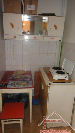 VAND GARSONIERA,    VASILE AARON 22 mp