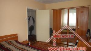 VAND APARTAMENT 2 CAMERE,   zona CEDONIA