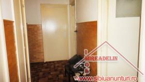 VAND APARTAMENT 2 CAMERE,   zona CEDONIA