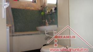 VAND APARTAMENT 2 CAMERE,   zona CEDONIA