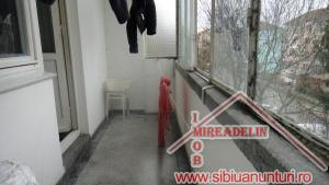 VAND APARTAMENT 2 CAMERE,   zona CEDONIA