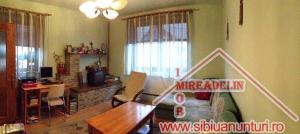 INCHIRIEZ CASA,    P+E,    SINGUR IN CURTE,    zona PIATA CLUJ