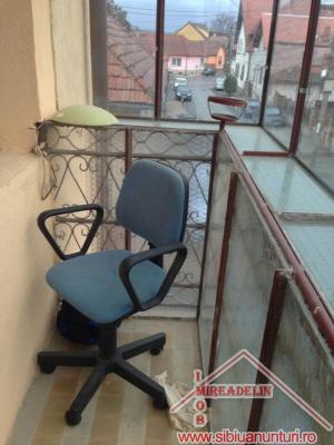 INCHIRIEZ CASA,    P+E,    SINGUR IN CURTE,    zona PIATA CLUJ