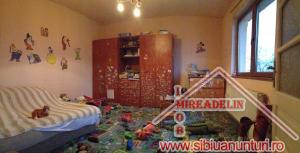 INCHIRIEZ CASA,    P+E,    SINGUR IN CURTE,    zona PIATA CLUJ