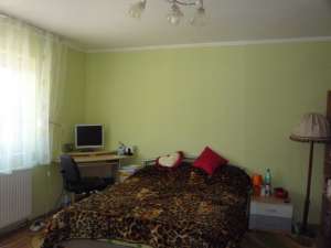 Vand casa cu 4 camere sau schimb cu apartament cu 2 camere +diferenta