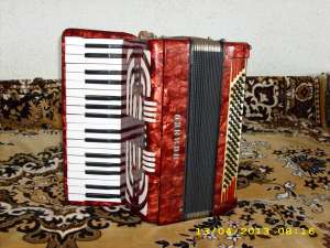 Vand acordeon Hohner,   80 basi(supita),   stare foarte buna