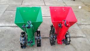 Masina de plantat / semanat cartofi motocultor