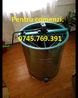 Centrifuga pentru extras mierea de albine