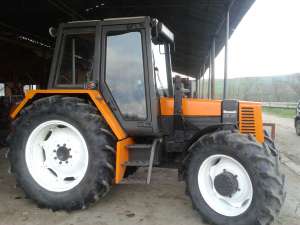 Vand Tractor Renault 95TX,  Fiat 45CP,  Met Erbicidat,  Plug,  Cositoare,  Grebla adunat Fan