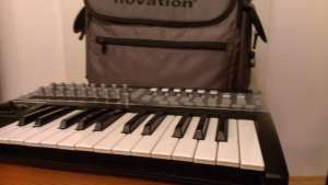 Vand clapa Novation SL 25 MkII pentru studio,  DJ sau live performeri
