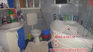 VAND CASA + 2 SPATII COMERCIALE,    ZONA STRAZII 9 MAI