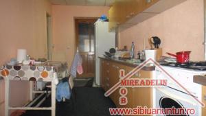 VAND CASA + 2 SPATII COMERCIALE,    ZONA STRAZII 9 MAI