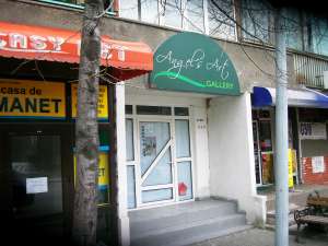 iNCHIRIEZ apartament 4 camere CU SPATIU COMERCIAL  - VAD BUN,   CRIHALA,    Drobeta-Turnu Severin