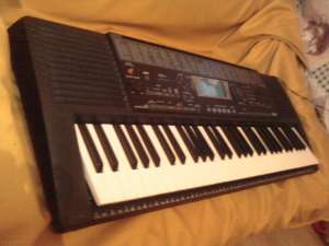 vand yamaha psr 420 cu card memorie