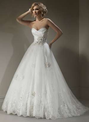 rochie mireasa superba