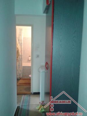 INCHIRIEZ APARTAMENT 3 camere Mihai Viteazu