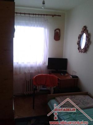 INCHIRIEZ APARTAMENT 3 camere Mihai Viteazu