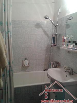 INCHIRIEZ APARTAMENT 3 camere Mihai Viteazu