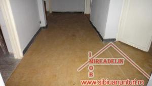 INCHIRIEZ APARTAMENT 3 CAMERE,    STRAND